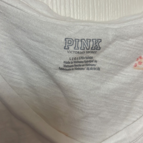 White vs pink shirt - Picture 2 of 3